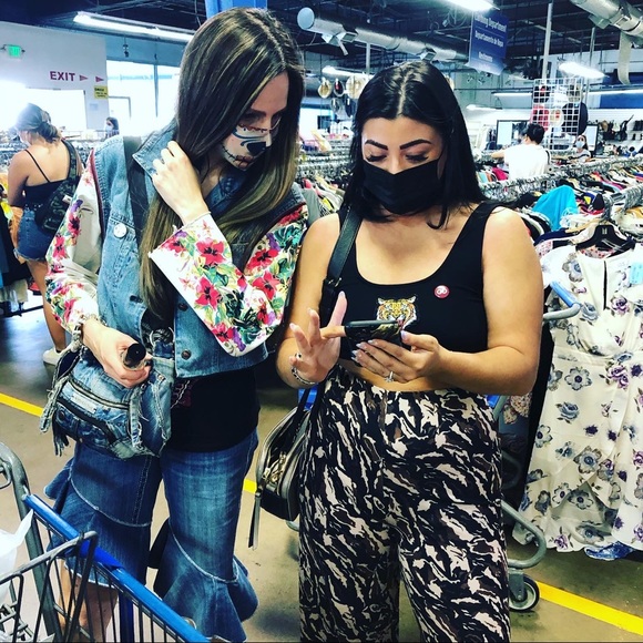 POSH N SIP ANNOUNCEMENTS / POSHMARK’S 12th BIRTHDAY CELEBRATION BURBANK, CA - Picture 8 of 14